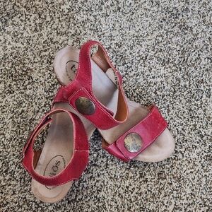 Taos Footwear Red Sandals with Bronze Details